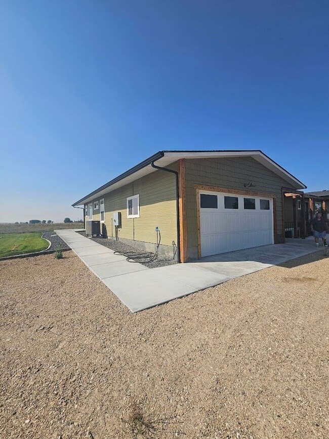 Building Photo - Country Living in Melba - Multi-Generational Home