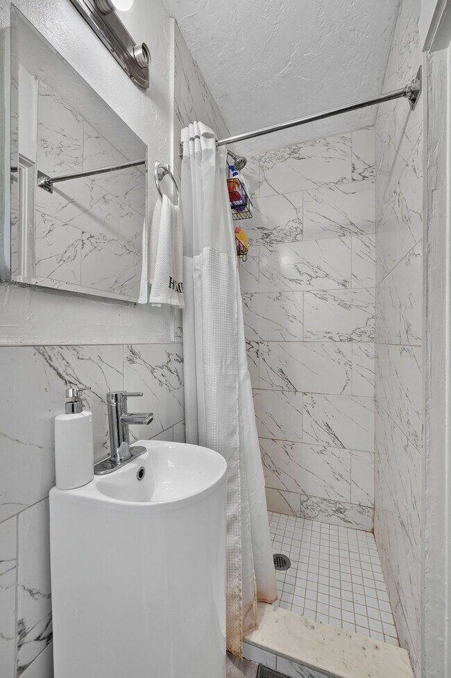 Building Photo - Cozy 1Bed/1Bath Rental in Lake Worth Beach