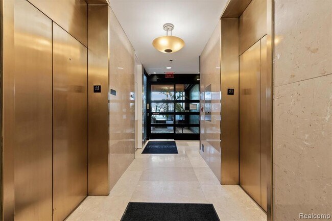 Building Photo - 300 Riverfront Dr