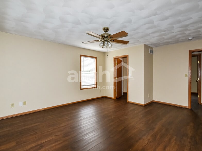 Building Photo - 10996 Meadowsweet Ln