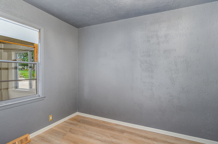 Building Photo - 1405 S Park St