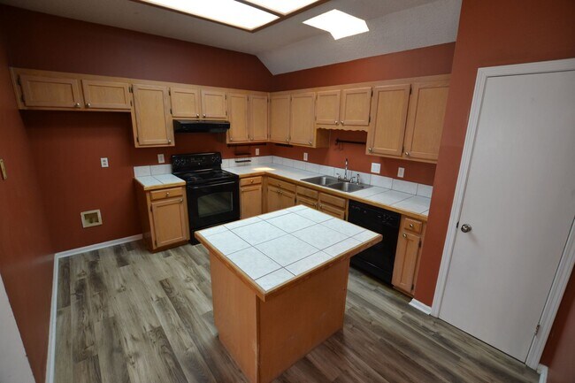 Building Photo - 2136 S Flannery Rd