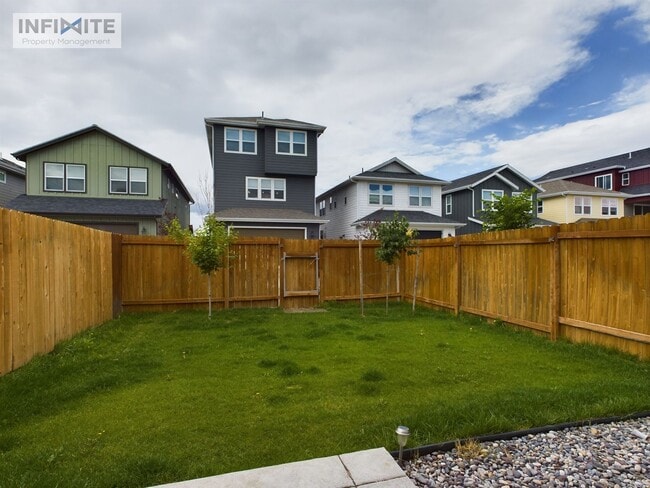Building Photo - 3 Bedroom with Fenced Yard