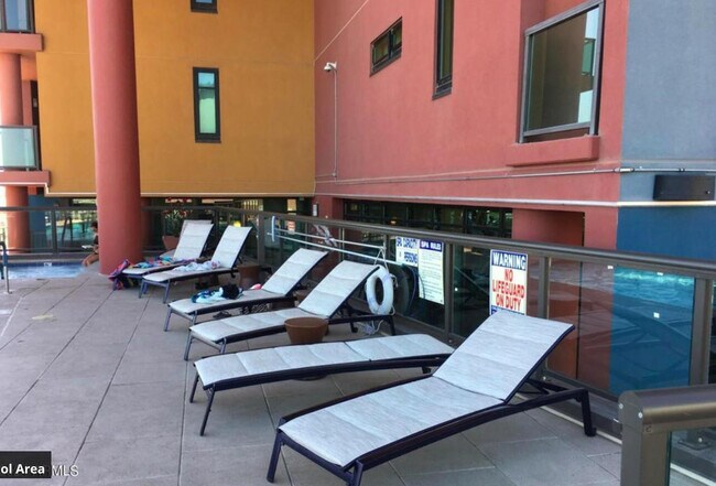 Building Photo - 310 S 4th St