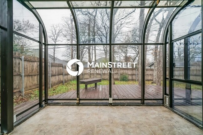 Building Photo - 3 Bedroom Pet-Friendly Home in Arlington, TX with Main Street Renewal