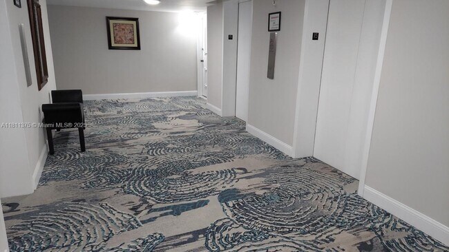 Building Photo - 3140 S Ocean Dr