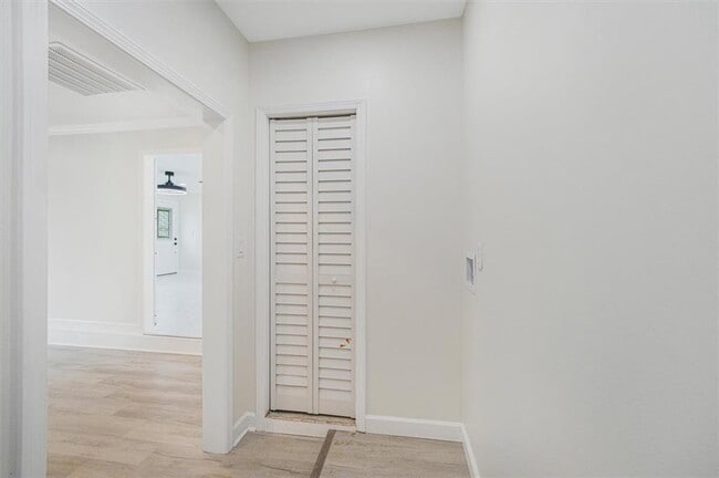 Building Photo - 6073 Fieldcrest Dr