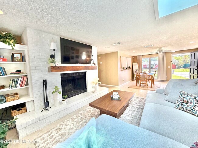 Building Photo - 25 Seatrout St