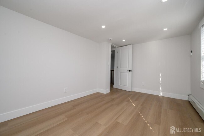 Building Photo - 8 Orchard St