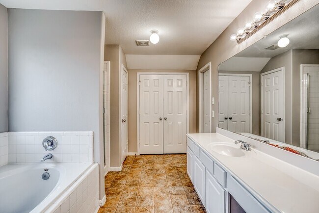 Building Photo - 9702 Winter Bloom Ln