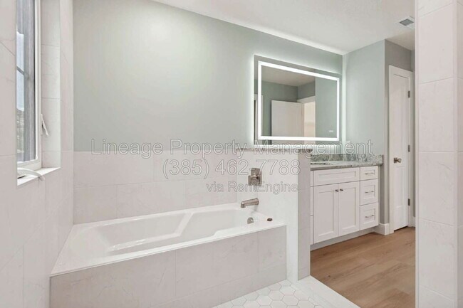 Building Photo - 707 N 1540 E