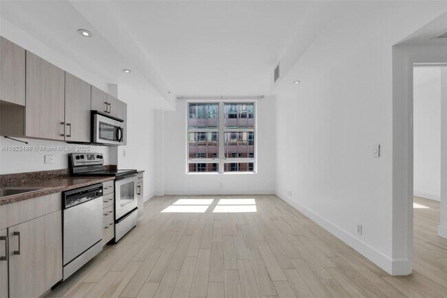 Building Photo - 111 E Flagler St