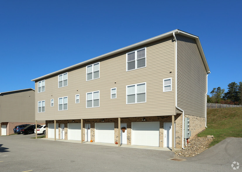 Building Photo - Hidden Brook Apartments & Townhomes