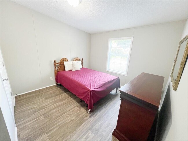 Building Photo - 325 Washington Dr