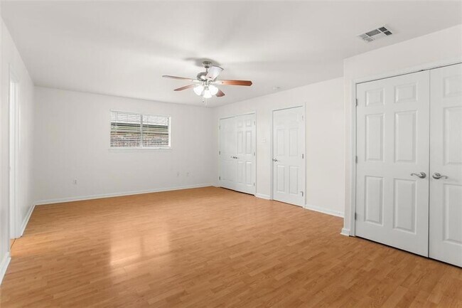Building Photo - 6151 Charlotte Dr