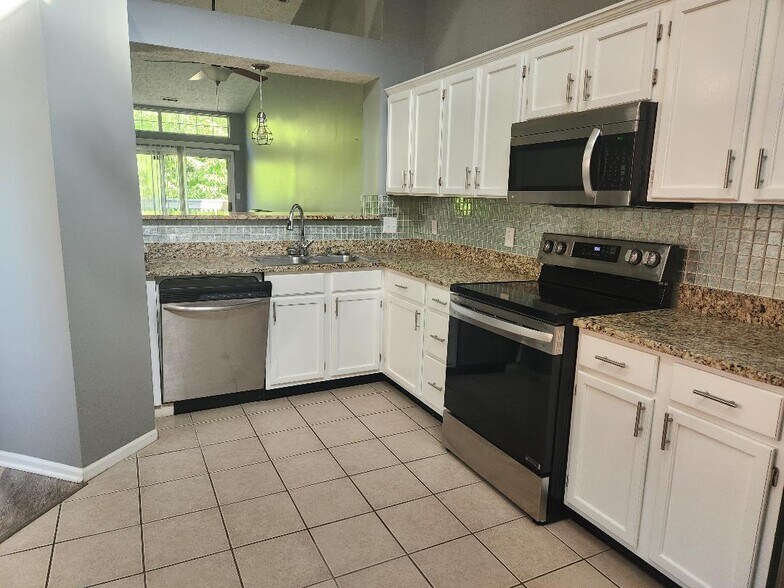Building Photo - 3708 Magenta Ln
