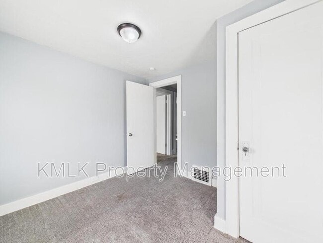 Building Photo - 903 Donald Ave