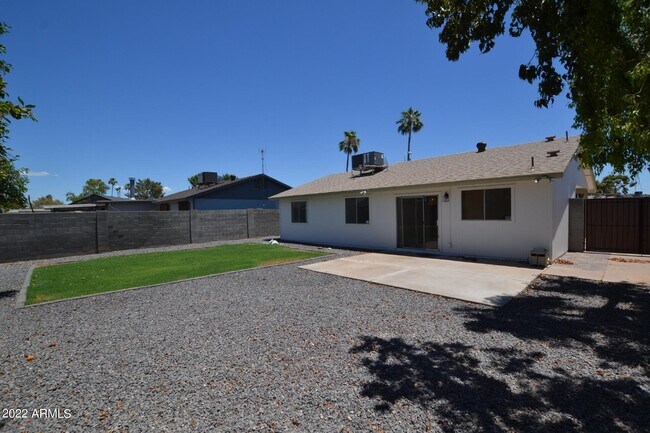 Building Photo - 2206 W Silvergate Dr