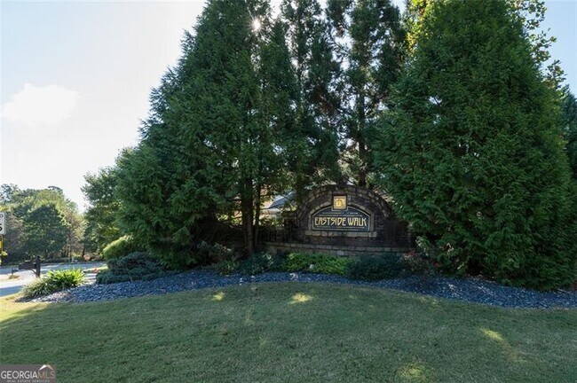 Building Photo - 2707 Silver Hill Terrace SE