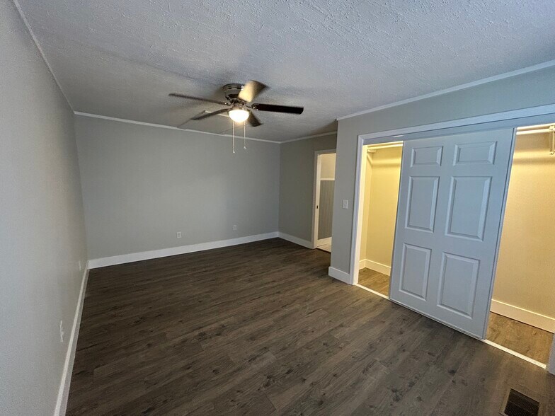 Building Photo - 600 Villard Dr