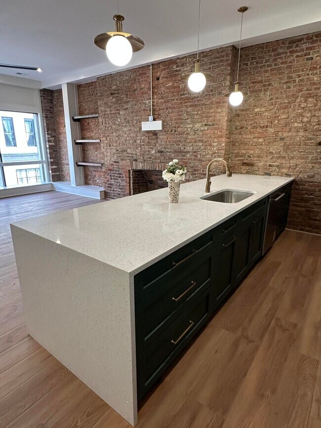 Building Photo - 307 W Main St