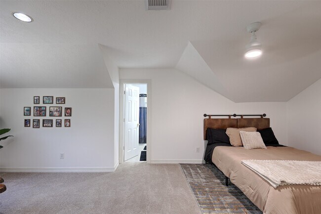 Building Photo - 11492 Majestic Dr