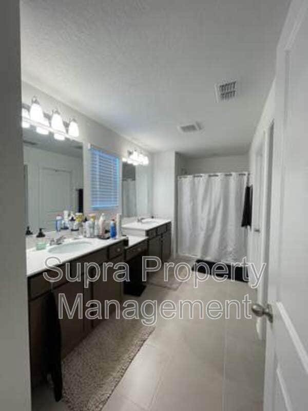 Building Photo - 14185 Epply Dr