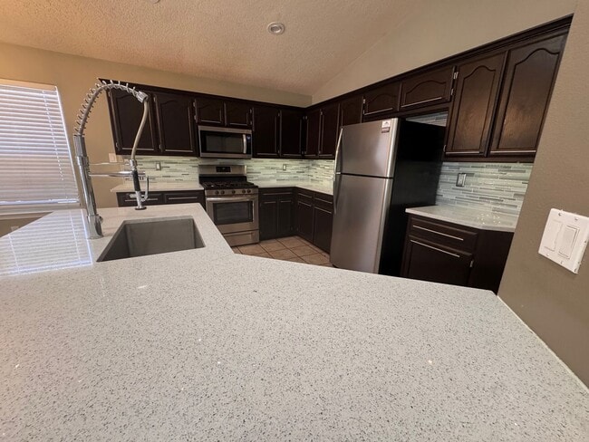 Building Photo - 9701 Tapatio Dr NW