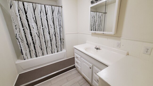 Building Photo - Residential/Office