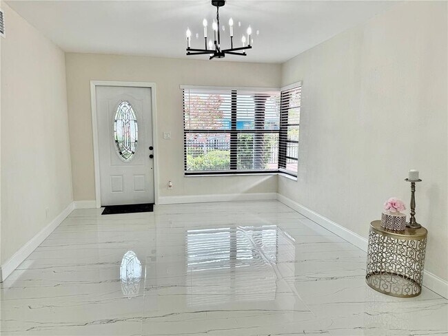 Building Photo - 1783 Lauderdale Manor Dr