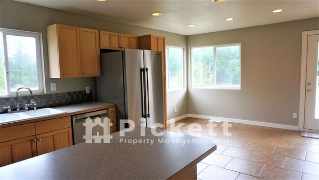 Building Photo - 3 Bedroom Poulsbo Farmhouse With Lots Of C...