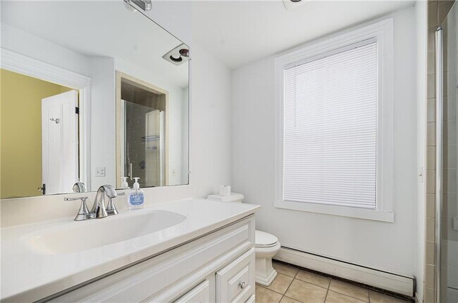 Building Photo - 89 Oak St