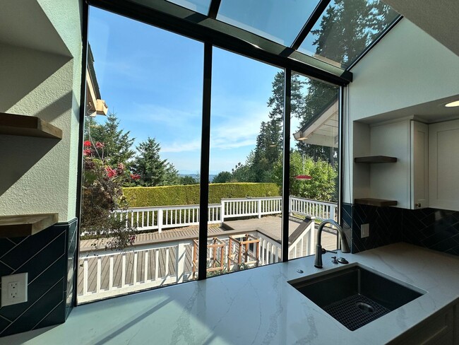 Building Photo - Stunning large 3 bedroom home in West Aubu...