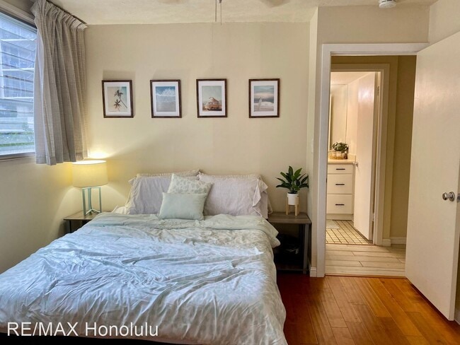 Building Photo - 2 br, 2 bath House - 2355 Ala Wai Blvd Apt...