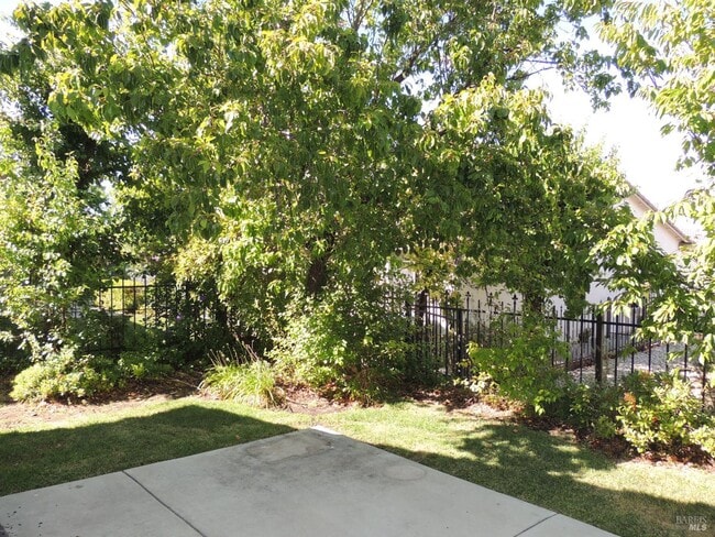 Building Photo - 640 Birch Ridge Dr