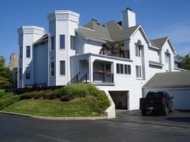 Building Photo - 227 Lakefront Blvd