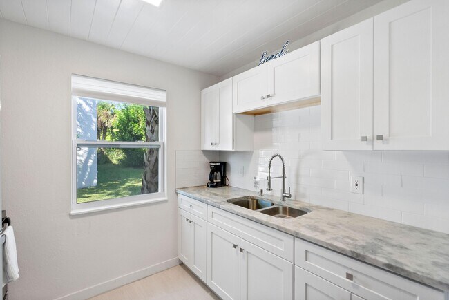 Building Photo - 670 Hernando St