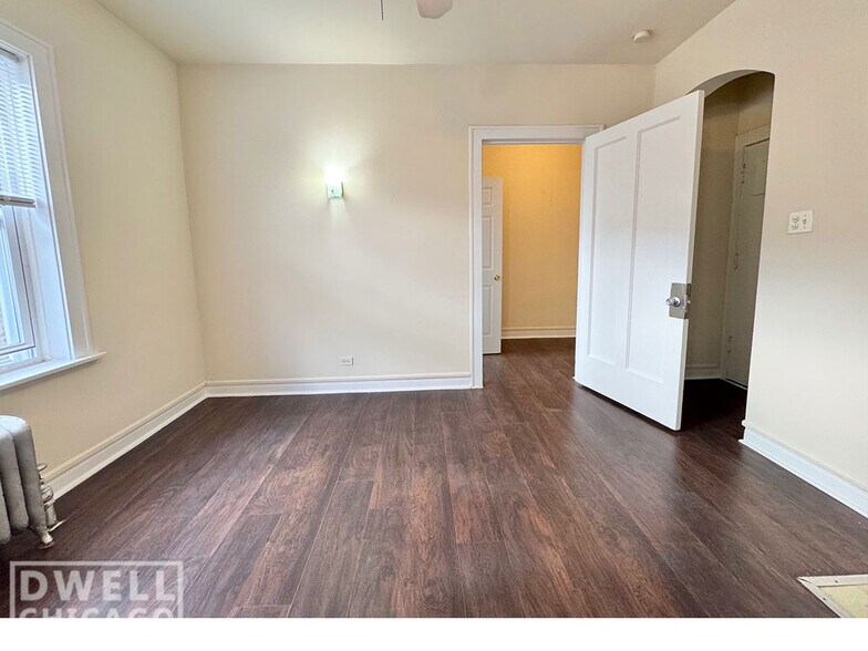 Building Photo - 6900 N Lakewood Ave