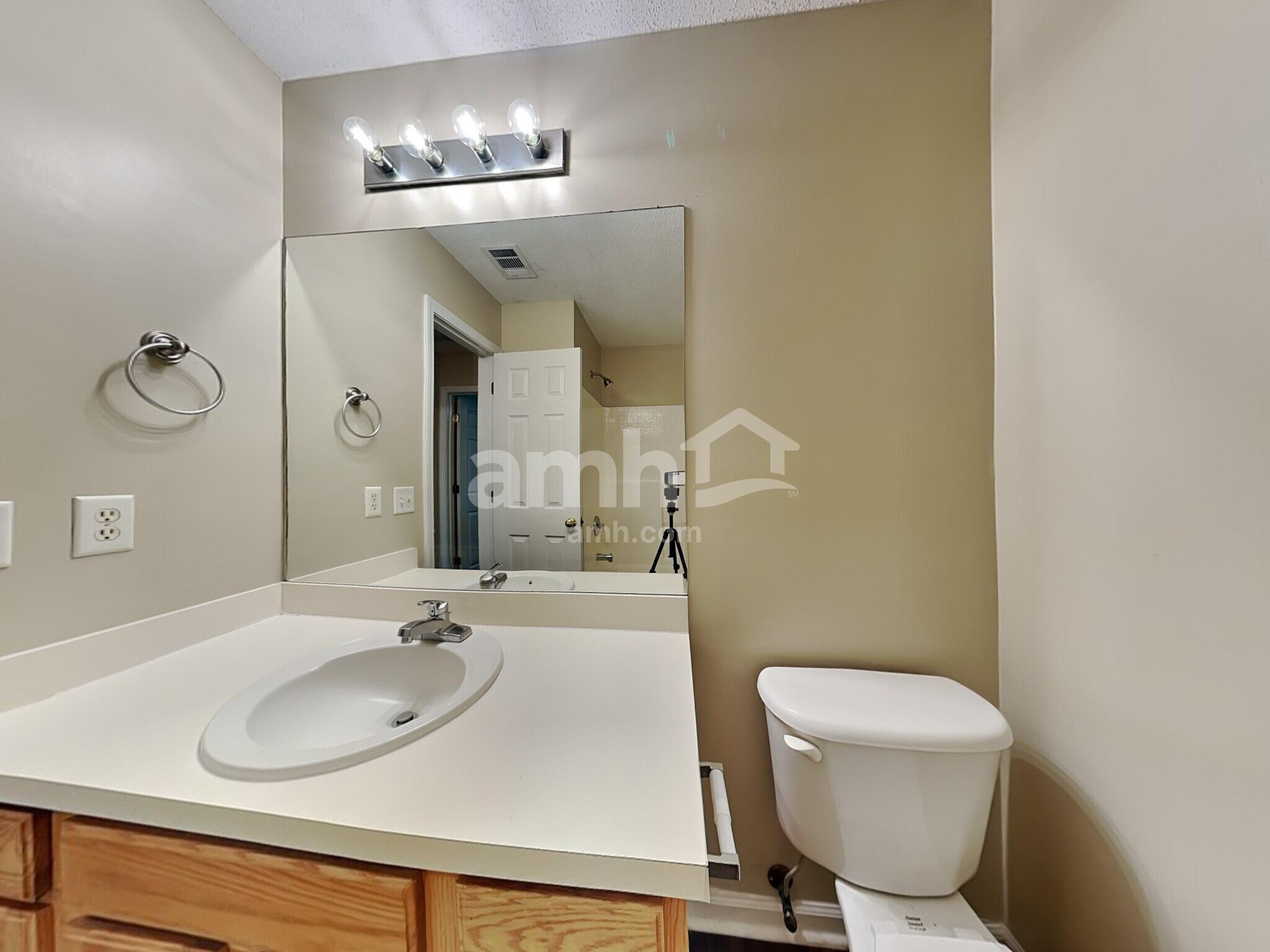 Building Photo - 388 Shady Oak Cir