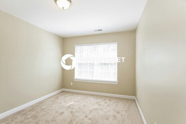Building Photo - 4 Bedroom Pet-Friendly Home in Charlotte, NC with Main Street Renewal