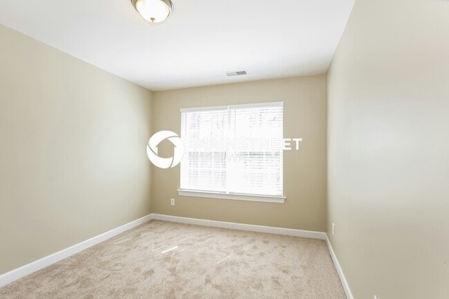 Building Photo - 4500 Hyperion Ct