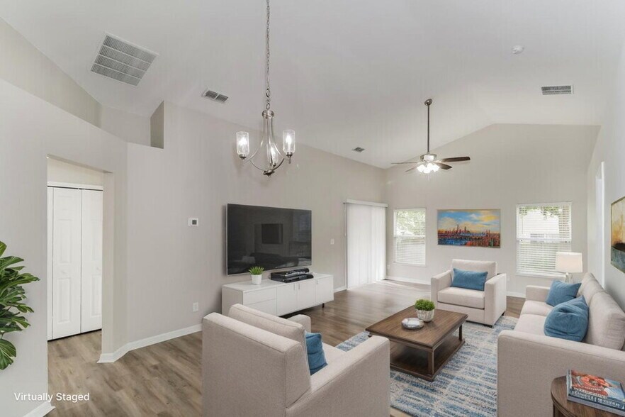 Building Photo - 2213 Merry Rd