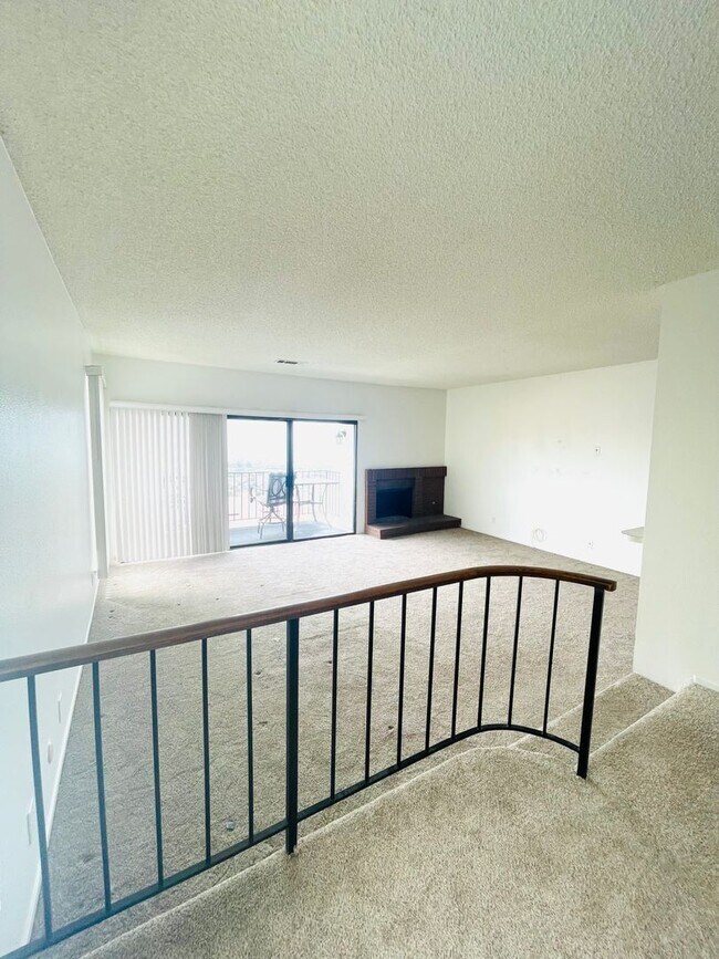 Building Photo - Tri-Level Seaview Condo with Amazing Ocean Views!