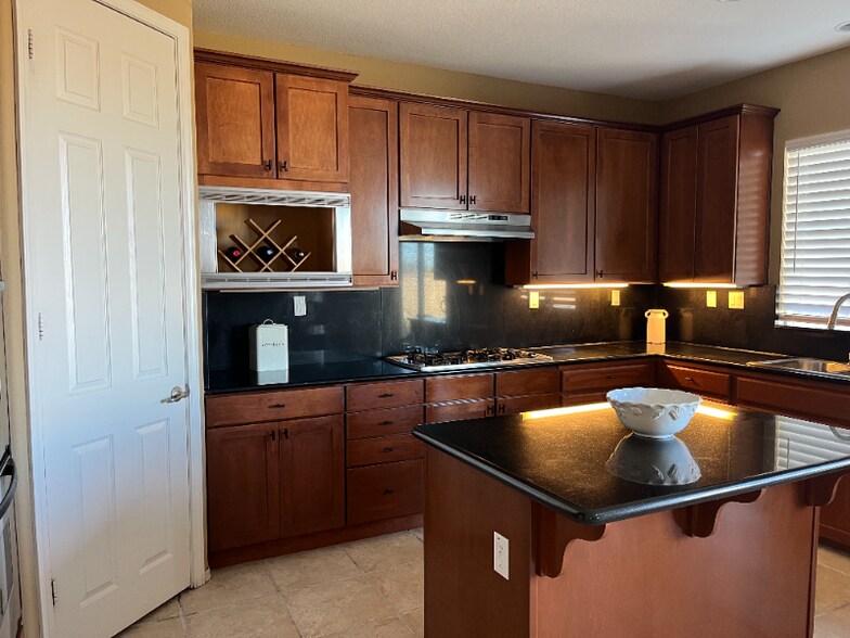 Building Photo - 37133 Kingcup Terrace