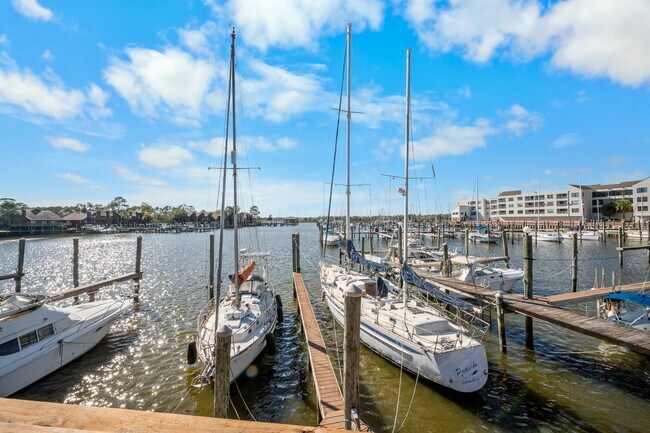 Building Photo - 705 Davis Rd