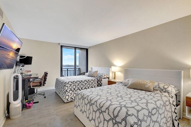 Building Photo - 5460 N Ocean Dr