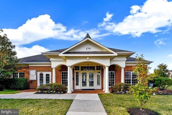 Building Photo - 5033 Softwood Ln