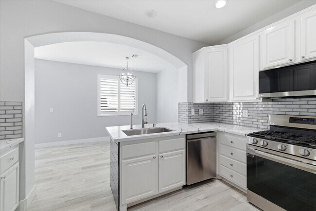 Building Photo - 972 Prestwick St