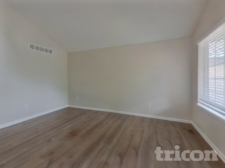 Building Photo - 14168 E 101st Pl