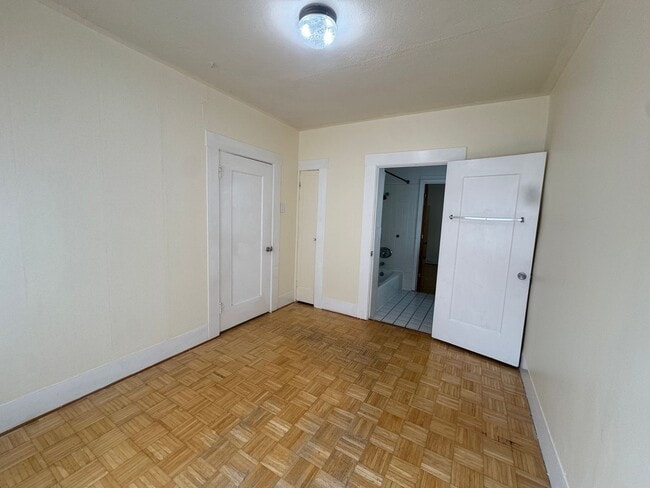 Building Photo - 5913 Vallejo St